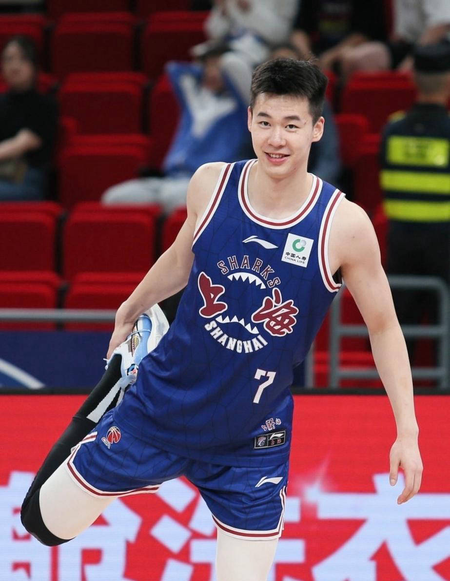 CBA球员涌现新星夺目表现打动观众