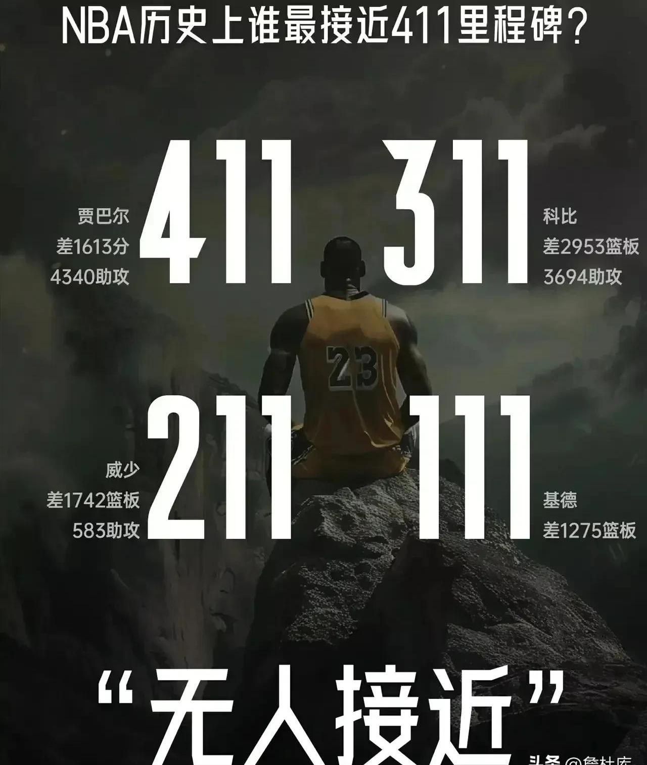 球场争夺激烈，球员拼尽全力争取每一分