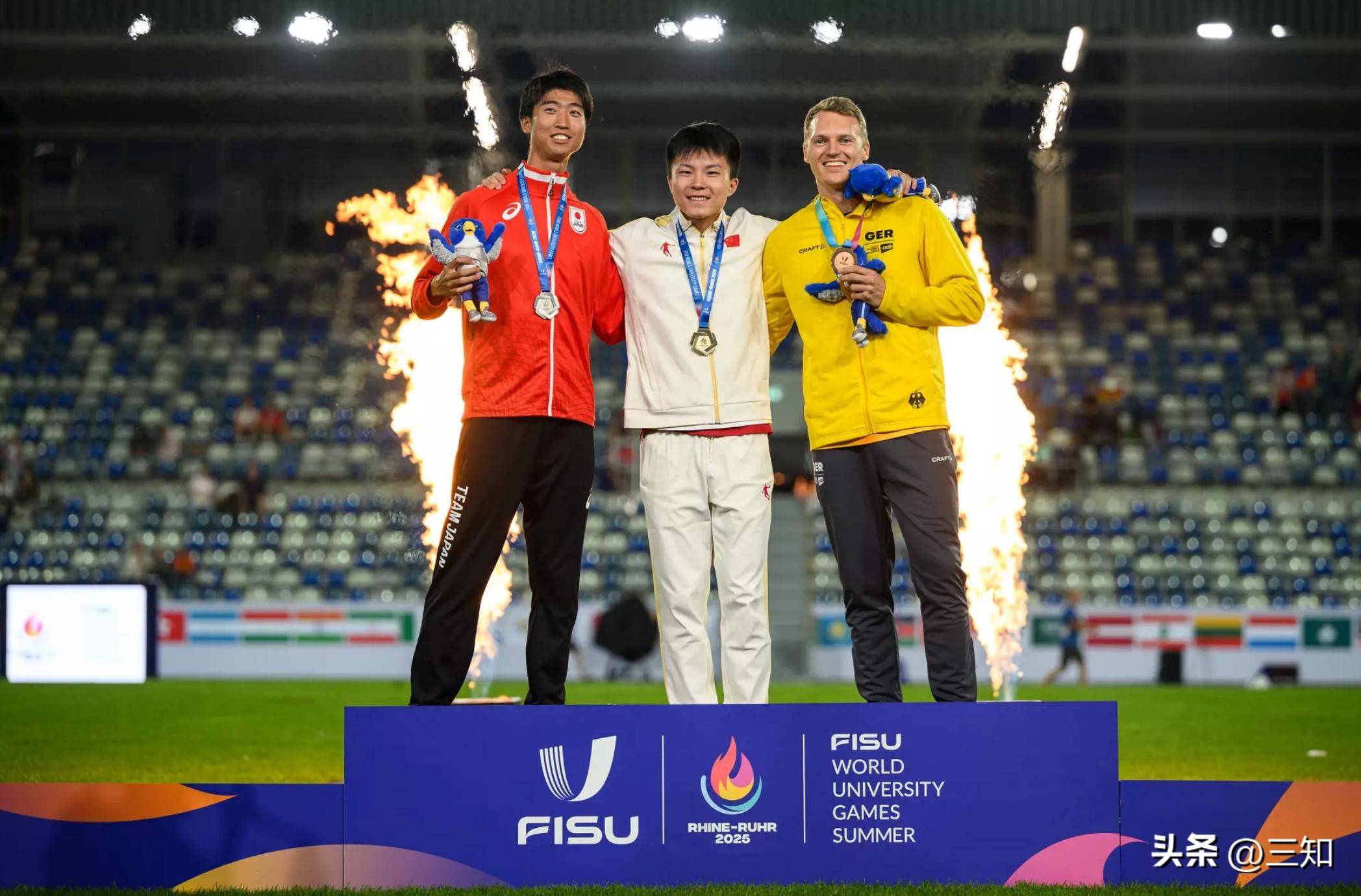 包含田径项目中英国代表团斩获多面奖牌的词条